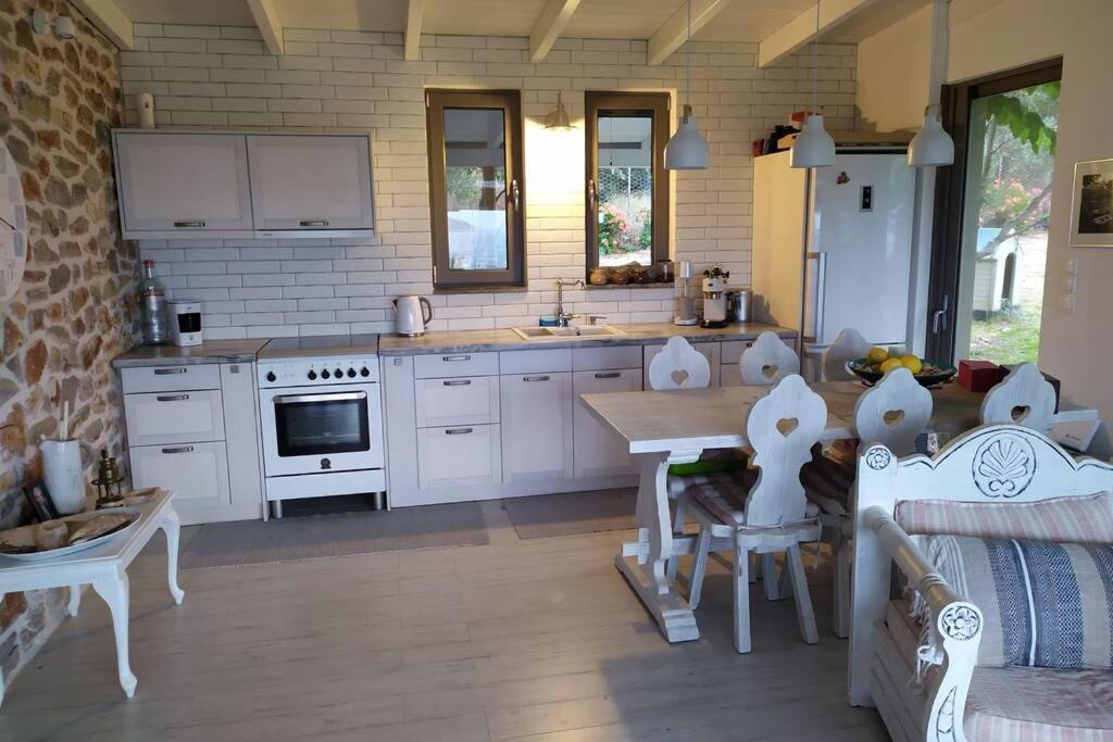 Klovino Beach House Douvia Eksteriør billede